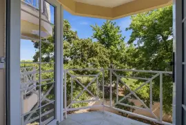 2 Bedrooms 1 Bathroom Apartment