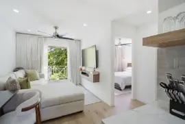 2 Bedrooms 1 Bathroom Apartment