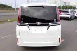 Toyota Esquire 2017