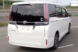 Toyota Esquire 2017