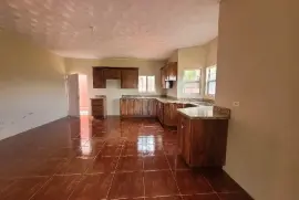 4 Bedrooms, 3 Bathrooms House