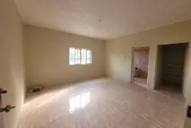 4 Bedrooms, 3 Bathrooms House