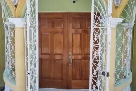 Charming 2 Bedroom 2 Bathroom Apt