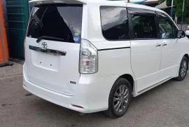 2013 /2012 Toyota voxy