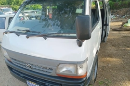 2004 Toyota hiace bus