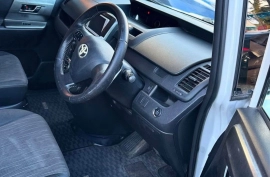 WHITE 2011 TOYOTA VOXY