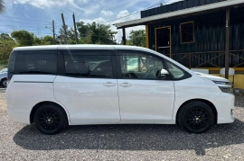 2016 Toyota Voxy - Button Start