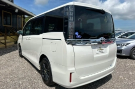 2016 Toyota Voxy - Button Start