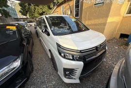 Newly Imported 2017 Toyota Voxy ZS