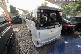 Newly Imported 2017 Toyota Voxy ZS