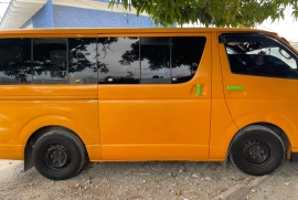 2011 TOYOTA HIACE BUS