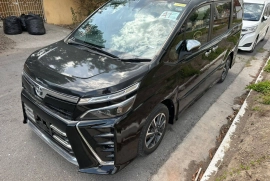 Toyota voxy ZS 2021