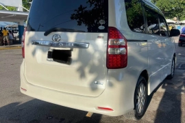 2010 Toyota Noah