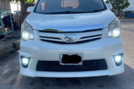 2010 Toyota Noah