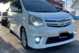 2010 Toyota Noah
