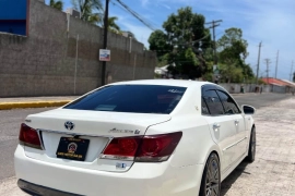 2014 Toyota Crown Athelete