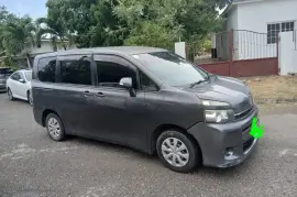 Toyota Voxy 2013