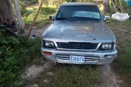 Toyota pik up van