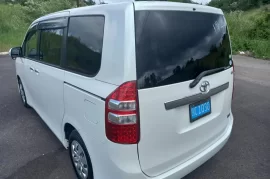 2013 Toyota voxy