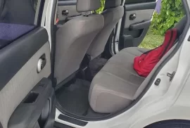 Nissan tiida 2010