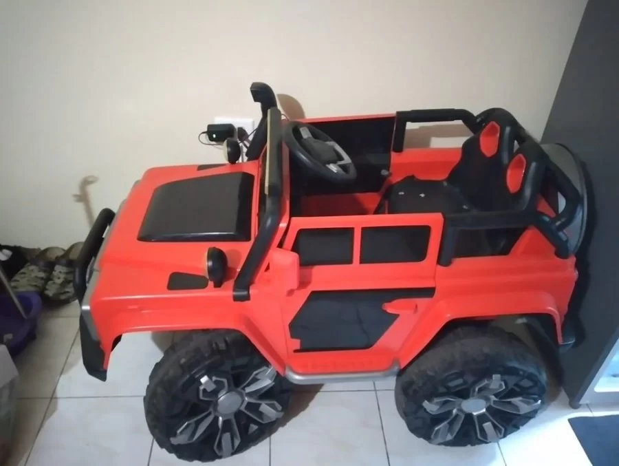 Electronic toy truck