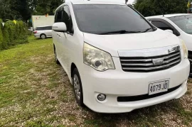 2012 Toyota noah