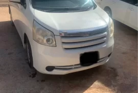Toyota Noah 2008
