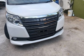 Toyota Noah 2016