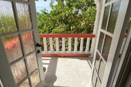 3 Bedrooms, 2 Bathrooms House