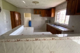 3 Bedrooms, 2 Bathrooms House