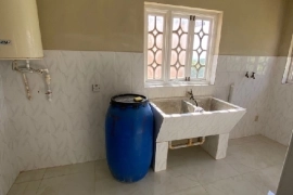 3 Bedrooms, 2 Bathrooms House