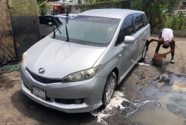 Toyota wish 2011