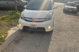 2012 Toyota ISIS Platana