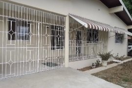 3 Bedrooms, 2.5 Bathrooms House