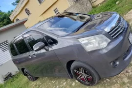 2011 Toyota Noah