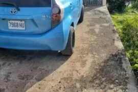 2012 toyota aqua 