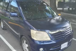 2005 Toyota noah