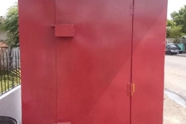 Small container on wheels