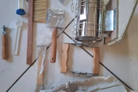 1 bee box, 1 complete bee suit (xl)