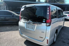 2017 Toyota Noah