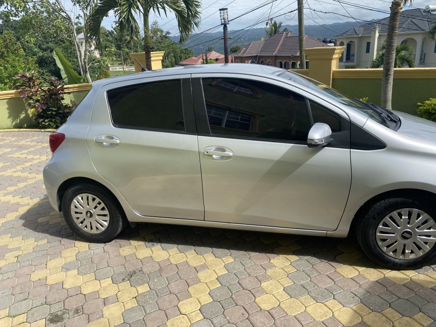 2015 Toyota Vitz - 4 Cylinder