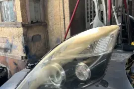 Toyota Isis Platana Headlight (left)