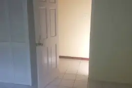 3 Bedrooms 3 Bathrooms Apartment