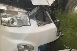 2013 voxy no papers selling as salvage