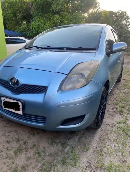 TOYOTA VITZ 2010