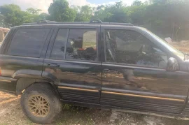 1995 Cherokee 380