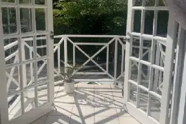 2 bdrms, 1 bthrm Apt