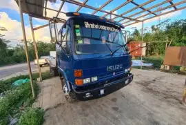 Isuzu Forward Wrecker