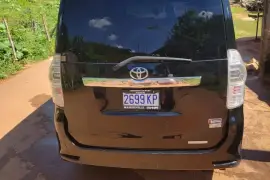 Toyota Voxy 2013