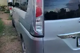 Nissan Serena 2013